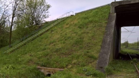 wiadukt nad linią kolejową w Honoratce - GDDKiA