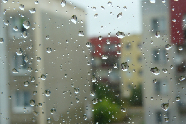 Krople deszczu na szybie - Radio Merkury
