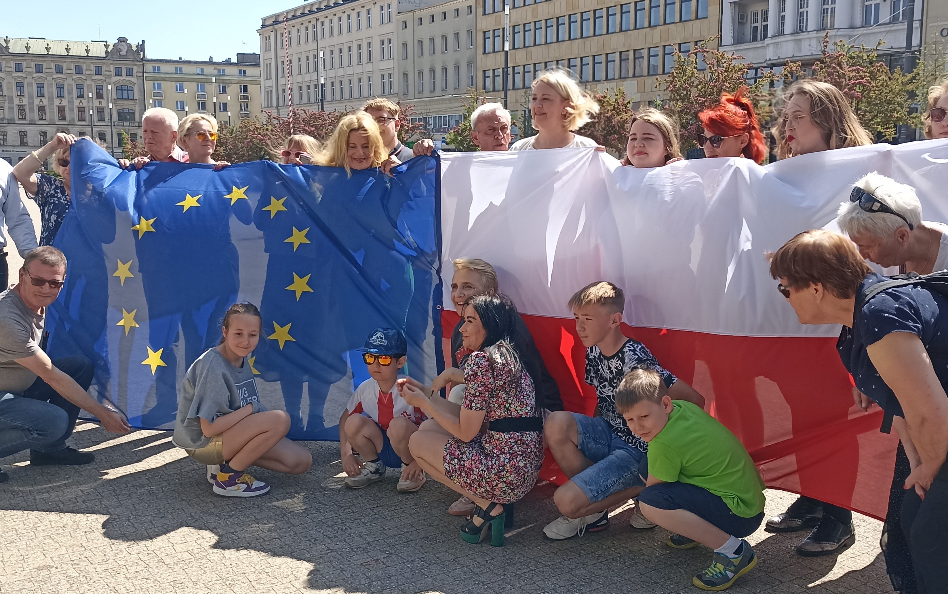 Scheuring - Wielgus szyje flage - Sandra Soluk