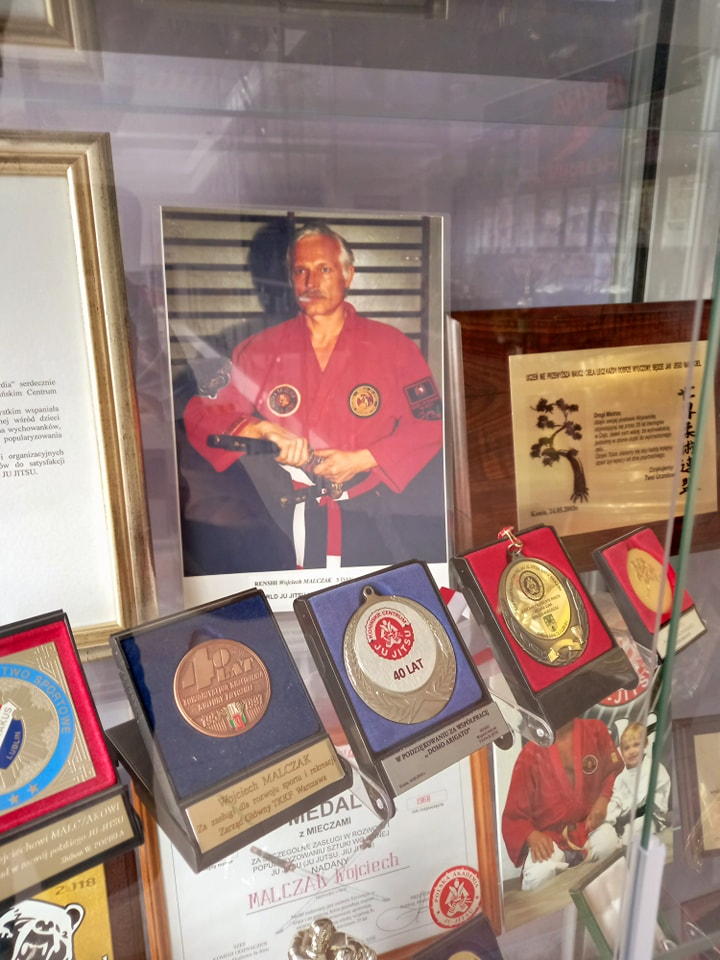 Wojciech Malczak gablota  - MOSiR Konin/Facebook