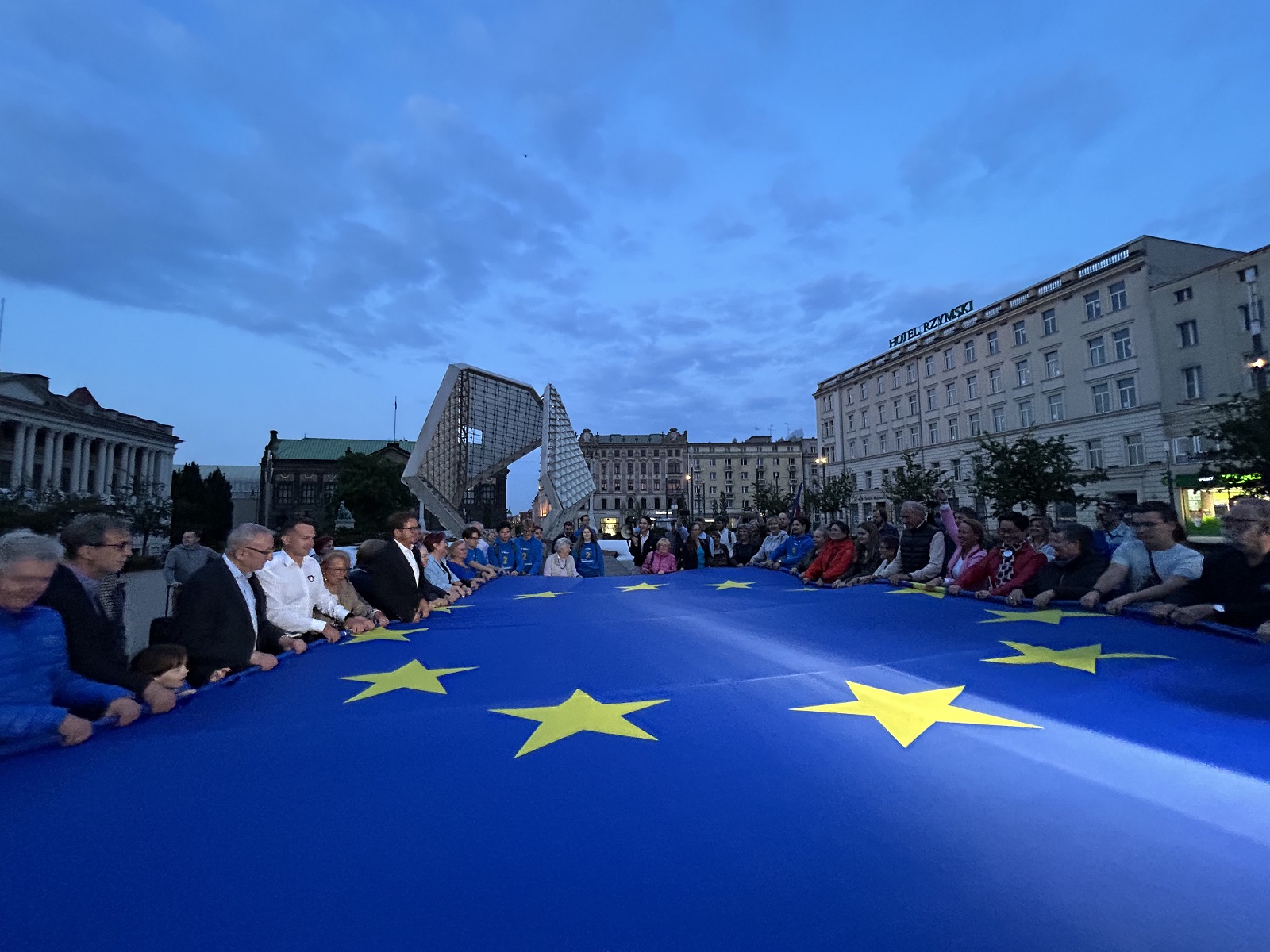 wawrykiewicz plac wolności - Szymon Majchrzak