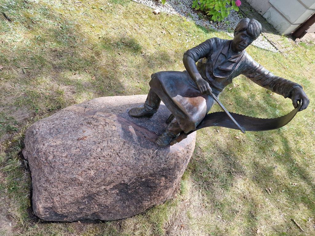 nowa rzeźba miejska swarzędz - Grzegorz Ługawiak