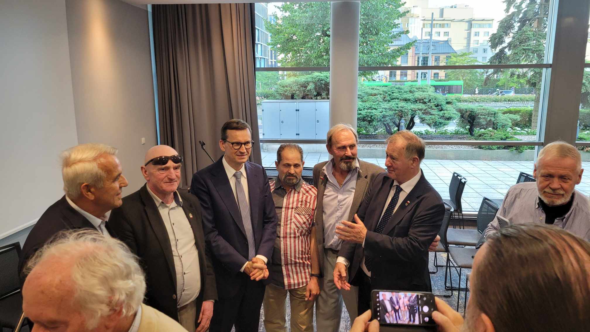 mateusz morawiecki ako statuetka im lecha kaczyńskiego - Krzysztof Polasik - Radio Poznań