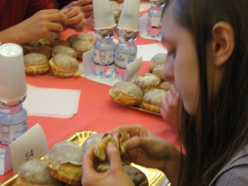 Zawody w jedzeniu pączków - 2012 - Wojciech Chmielewski