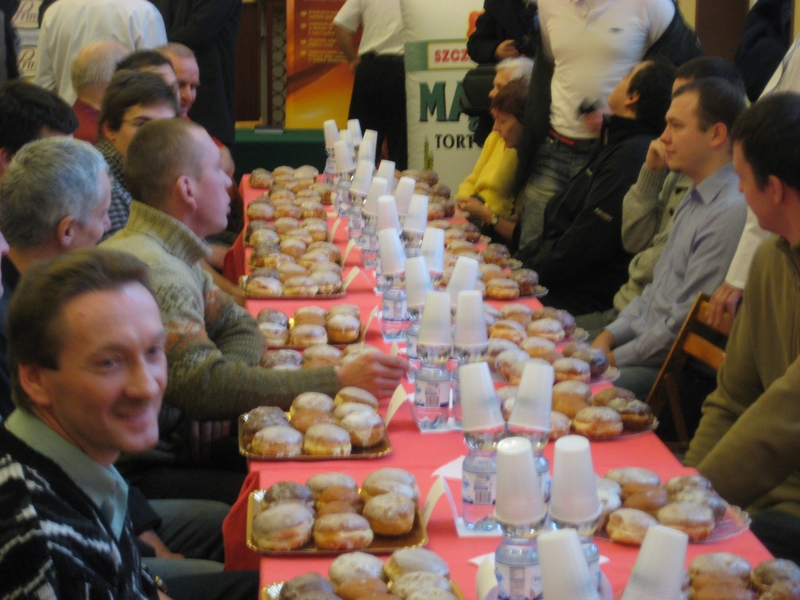 Zawody w jedzeniu pączków - 2012 - Wojciech Chmielewski