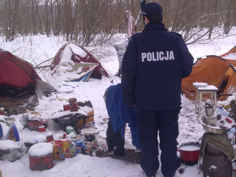 Policja u bezdomnych - namioty - Policja/Poznań