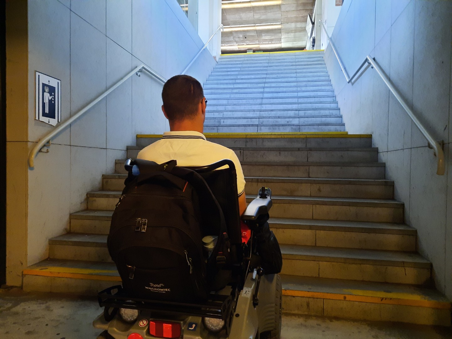 Niepełnosprawny na dworcu PKP w Wągrowcu - Rafał Muniak