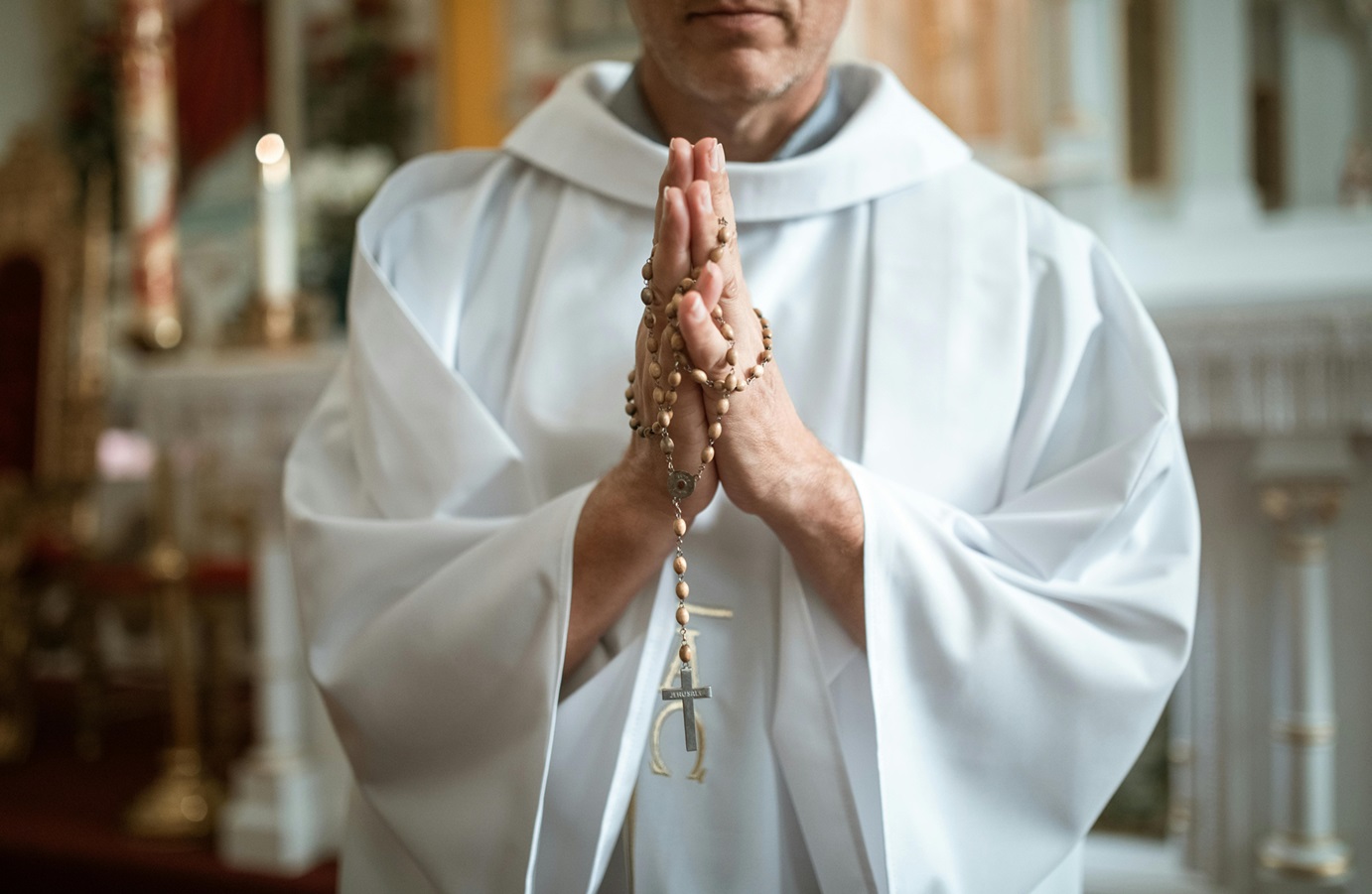 ksiądz - RDNE Stock project - Pexels
