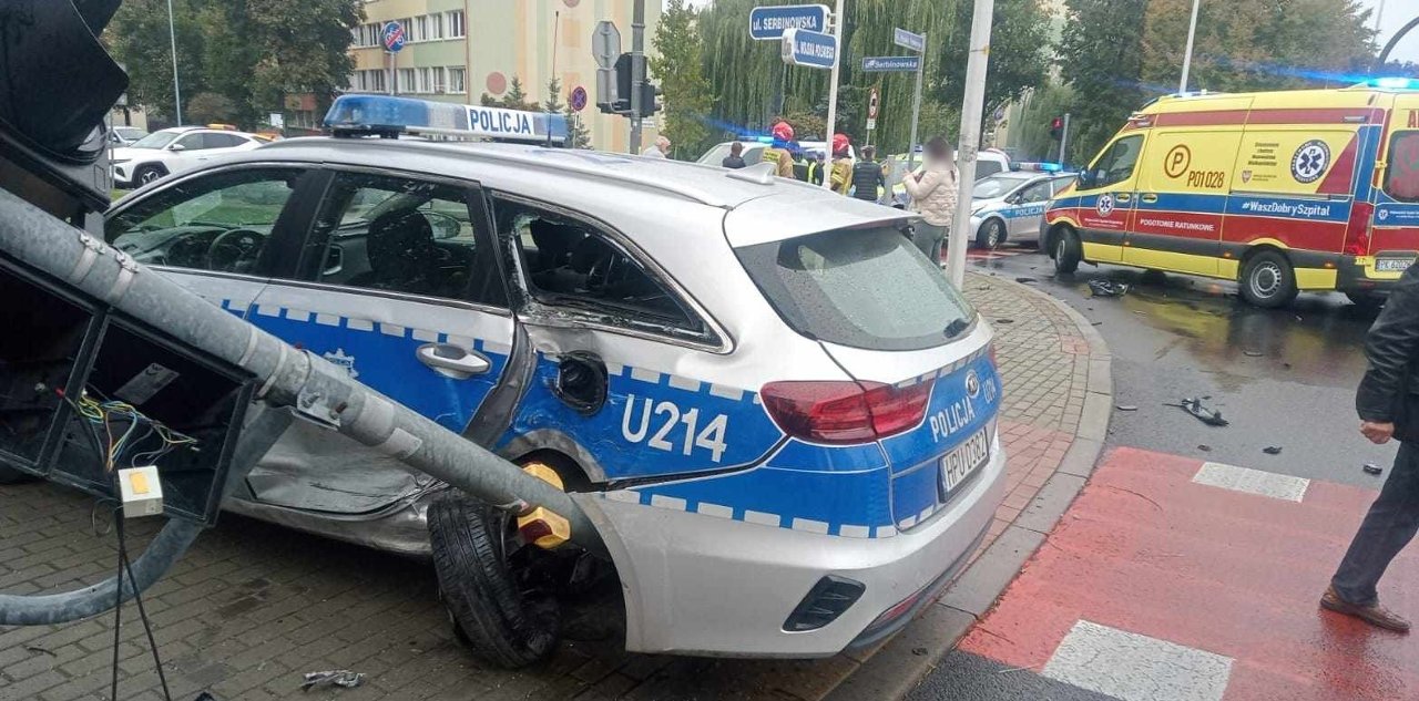 Radiowóz wypadek - Assistance24h.eu-Pomoc Drogowa Kalisz