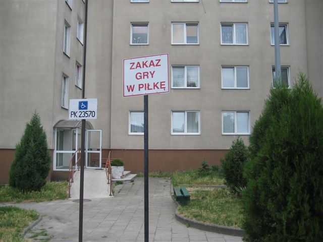 Nie ma placu zabaw - Danuta Synkiewicz