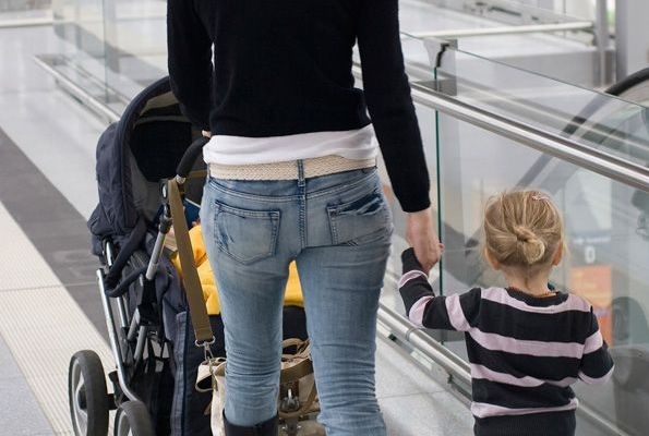 Dziecko na lotnisku - akcja - Podróżujesz z dzieckiem?