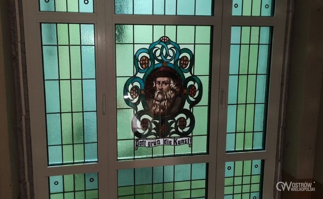 witraż gutenberg ostrów wielkopolski - UM Ostrów Wielkopolski