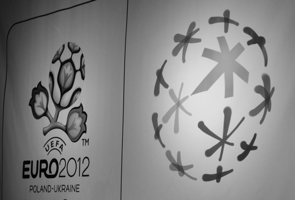 Logo Euro biało-czarne - Archiwum Radia Merkury