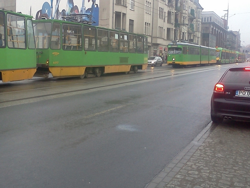 Stoją tramwaje na ul. Głogowskiej - Adam Michalkiewicz
