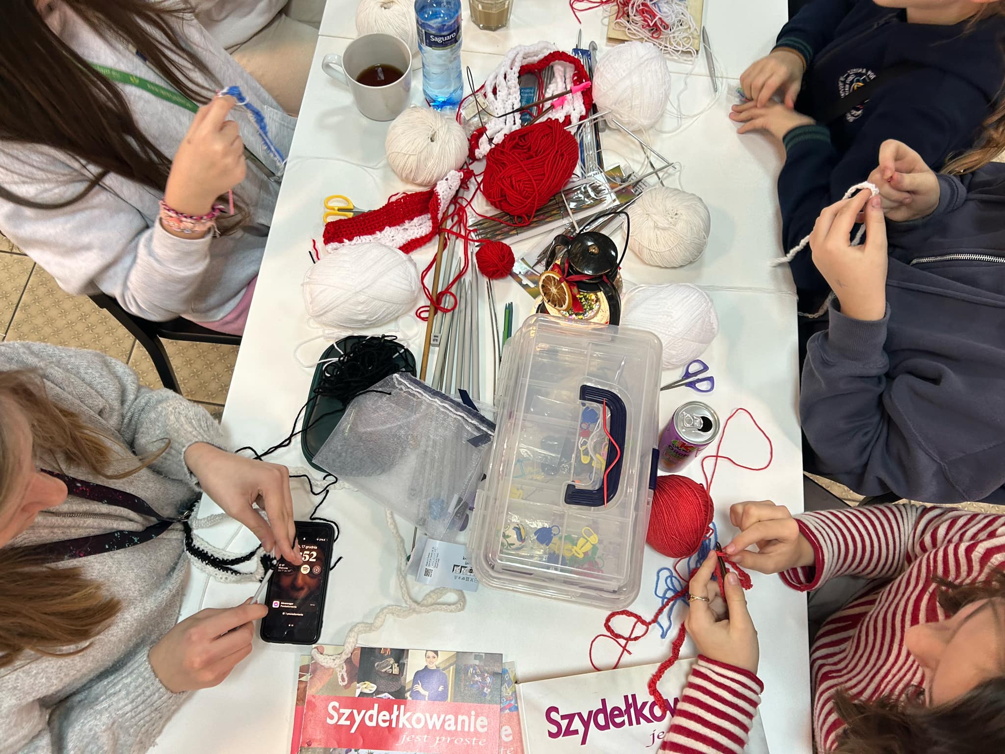 Szaliki hydranty powstanie - Szymon Majchrzak - Radio Poznań