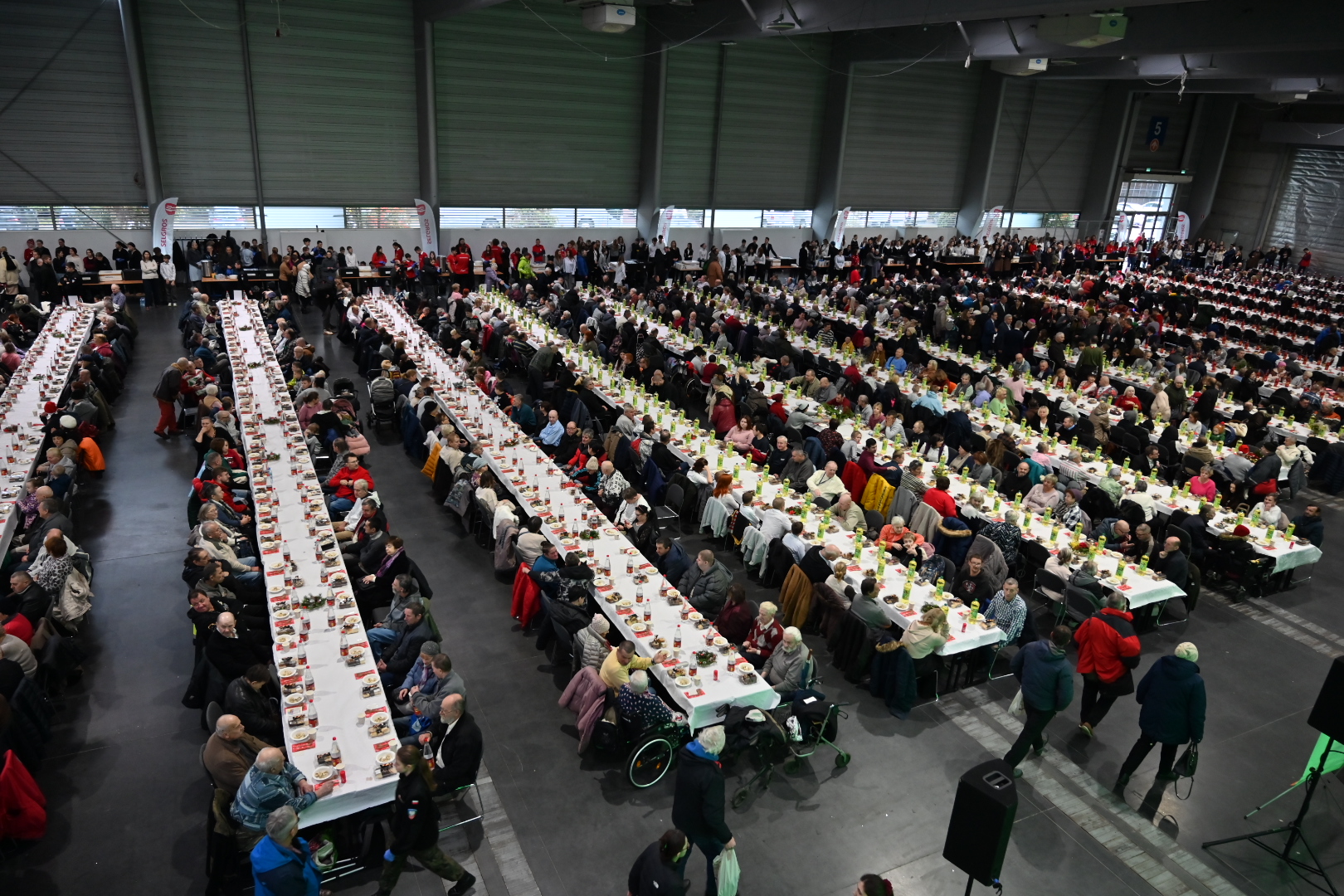 Wigilia caritas targi - Wojtek Wardejn - Radio Poznań