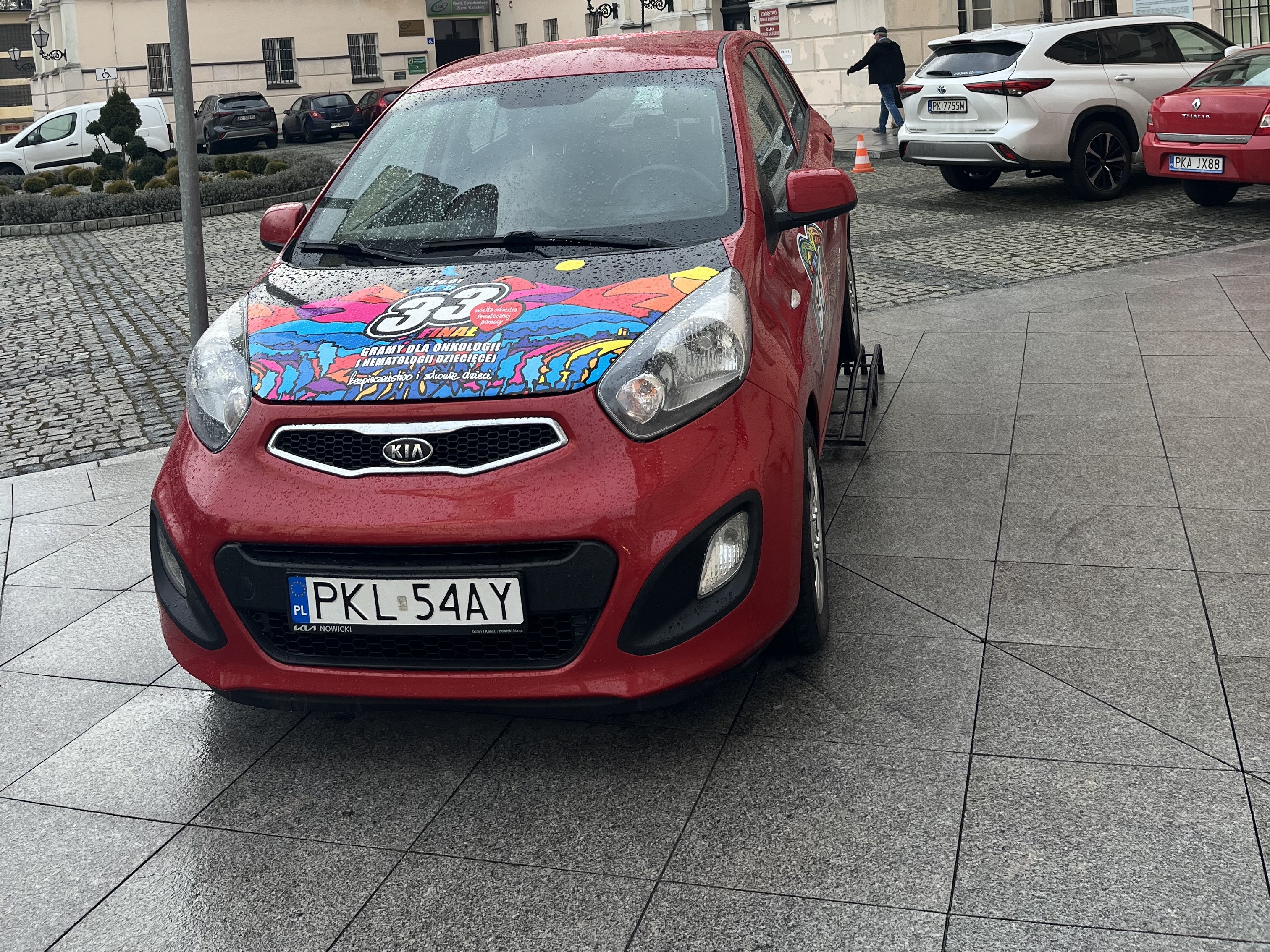 czerwone auto wośp - Danuta Synkiewicz