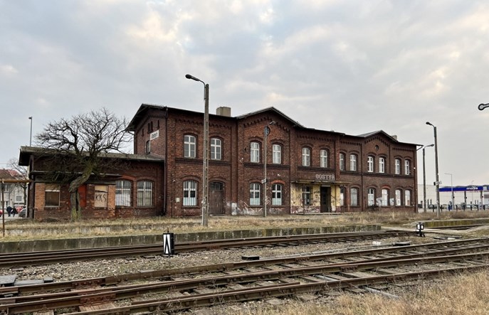 dworzec kolejowy gostyń - BR - rynek-kolejowy.pl