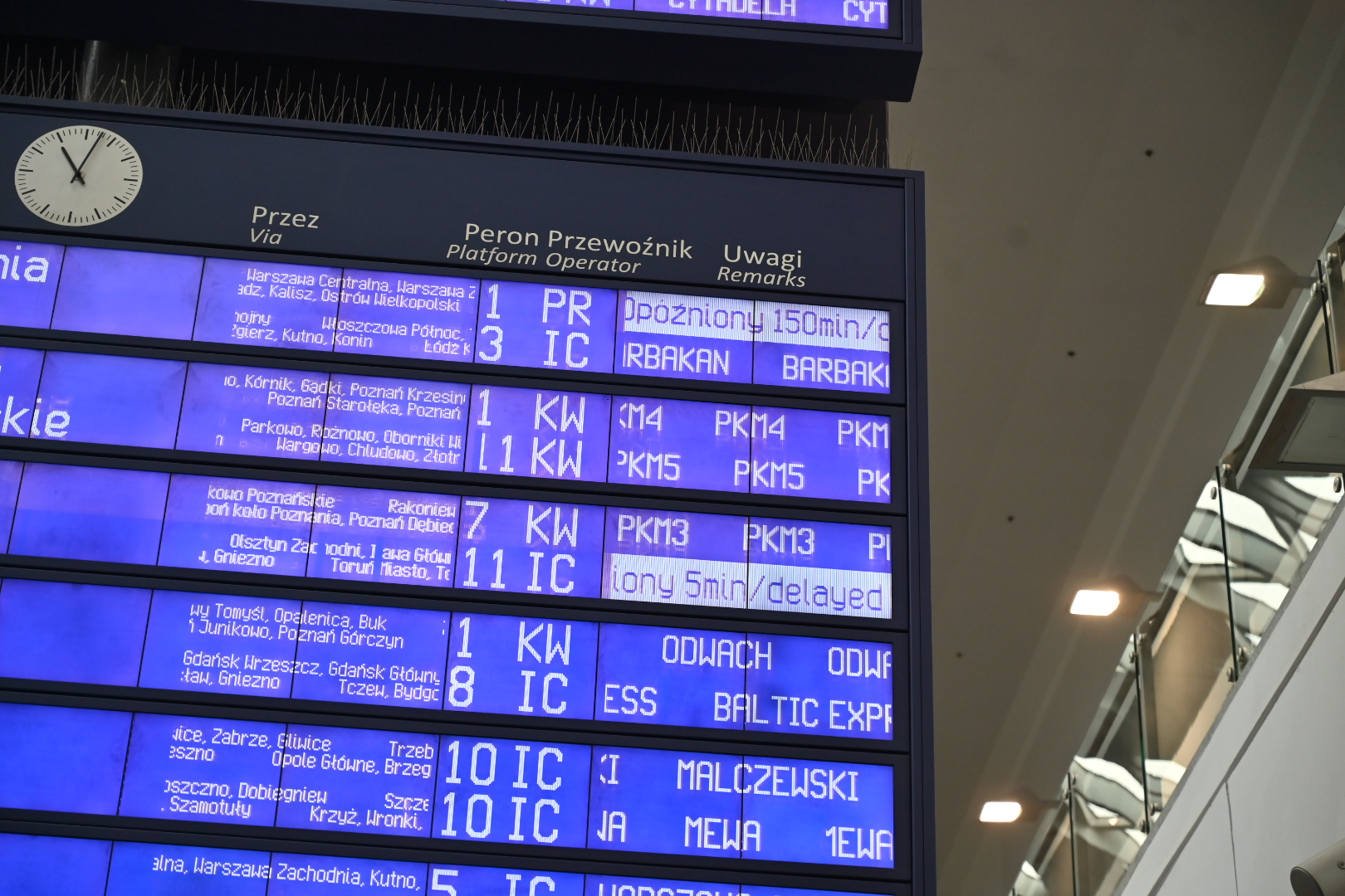 pkp dworzec kolej pociąg pociągi - Wojtek Wardejn