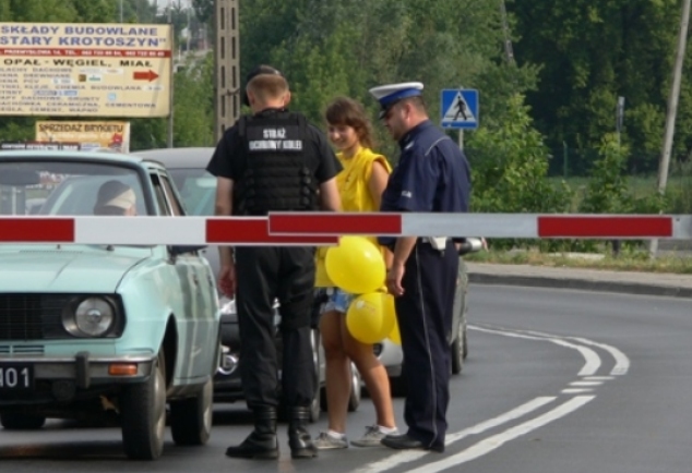 Bezpieczny przejazd kolejowy - policja