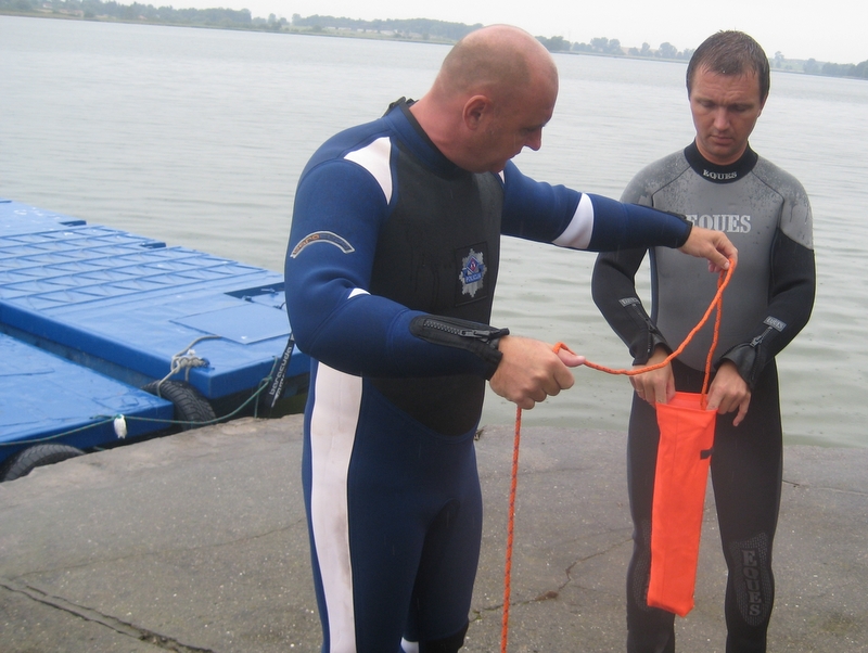 Policjanci szkolą się w ratownictwie wodnym - Wojciech Chmielewski