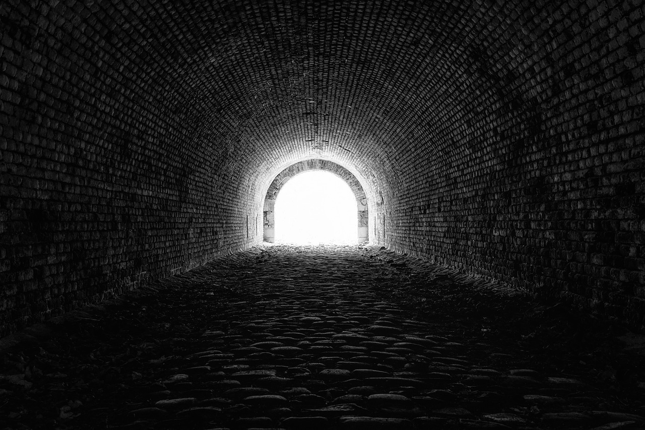 tunel schron schronienie - Tama66 - Pixabay