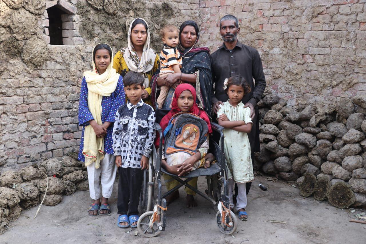 rodzina pakistan - Tomasz Jeżyk - Fundacja Bread of Life
