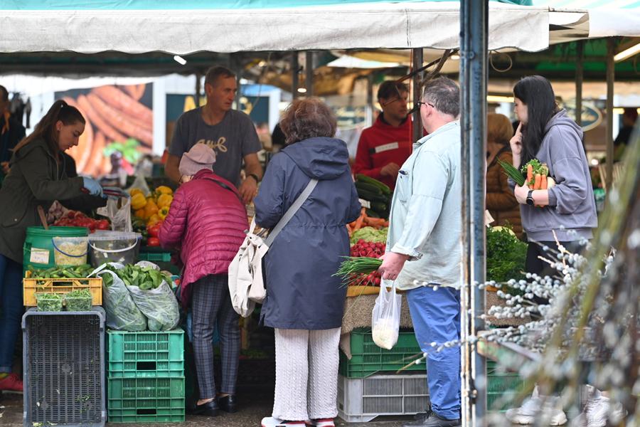 rynek targ zakupy seniorzy - Wojtek Wardejn - Radio Poznań