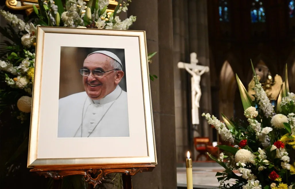 Papież rytuały - PAP/EPA/JAMES ROSS