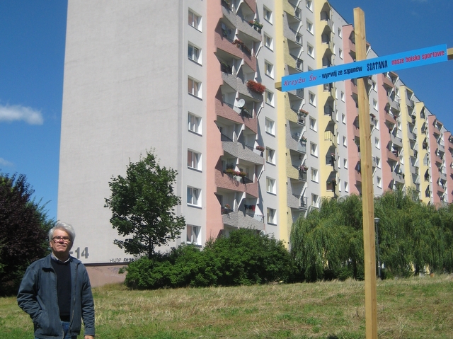 krzyż na boisku na os. Tysiąclecia - Anna Skoczek