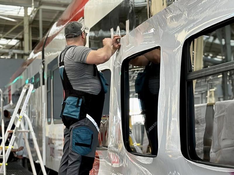 koleje wielkopolskie oklejanie pociąg gniezno - Koleje Wielkopolskie