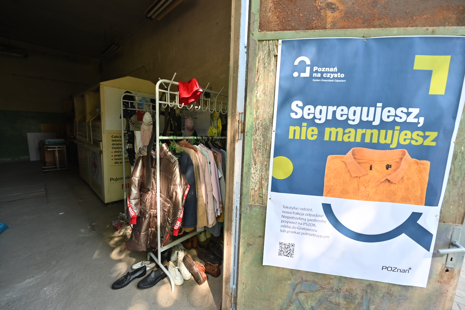 punkt zbiórki ubrań  w Zespole Szkół Zawodowych nr 6 im. Joachima Lelewela - Wojtek Wardejn - Radio Poznań