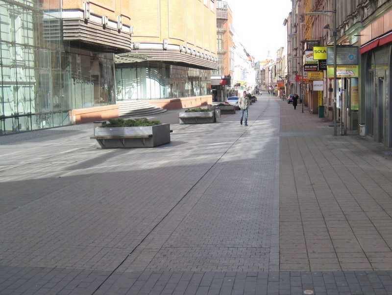 Deptak - pusta ulica - Jacek Butlewski