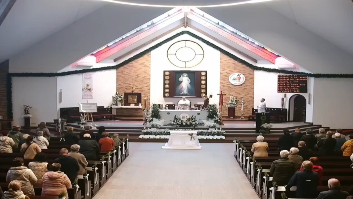 proboszcz parafii Miłosierdzia Bożego w Ostrowie Wielkopolskim msza - Screen transmisji na żywo 