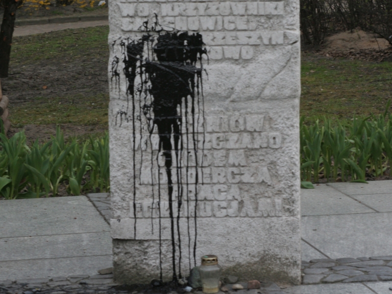 Pomnik żydowski - pomalowany - N. Pakuła