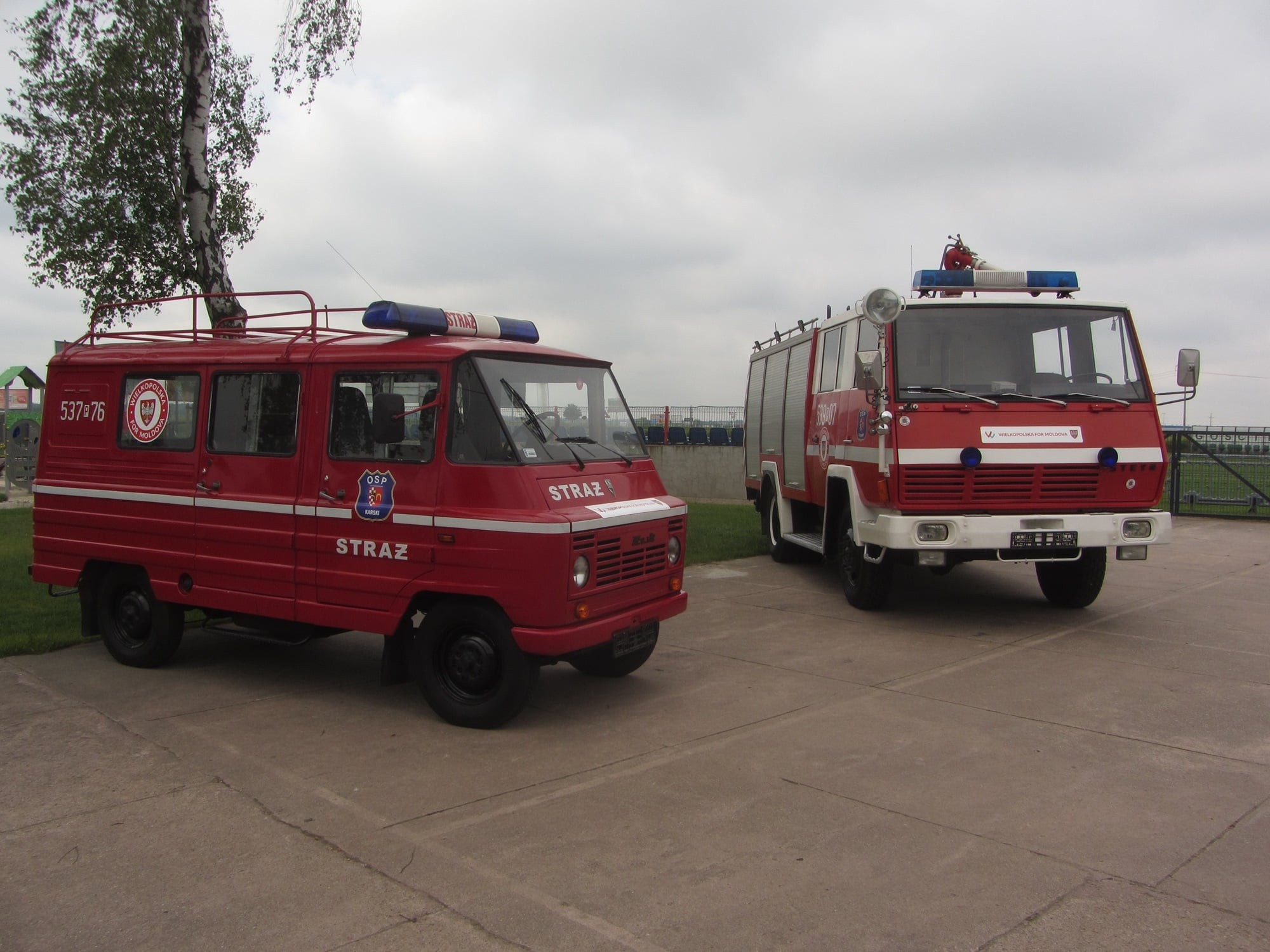 samochody strażackie dla mołdawii  - FB: Krzysztof Grabowski