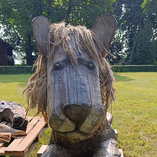 wilkoń rzeźba - Ośrodek Kultury Leśnej w Gołuchowie