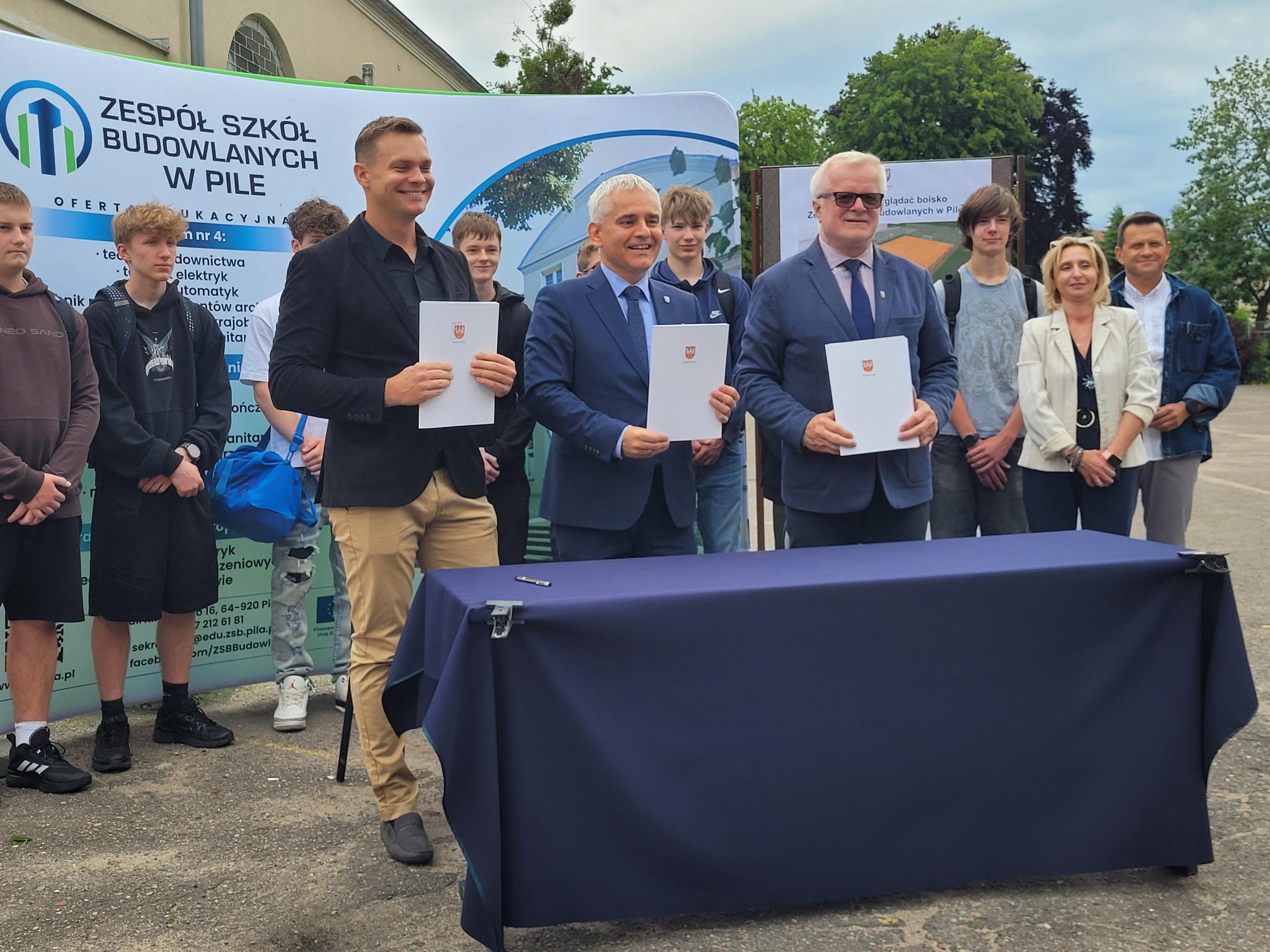 piła szkoła budowlanka nowe boisko  - Marek Wolski  - Radio Poznań