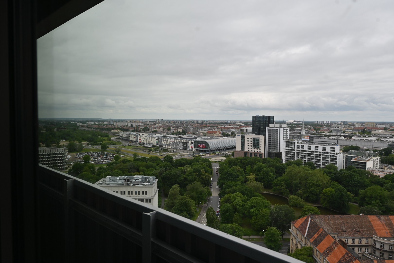 taras widokowy na szczycie Collegium Altum - Wojtek Wardejn - Radio Poznań