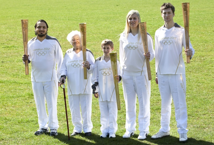 Biegacze z ogniem olimpijskim - London2012.com