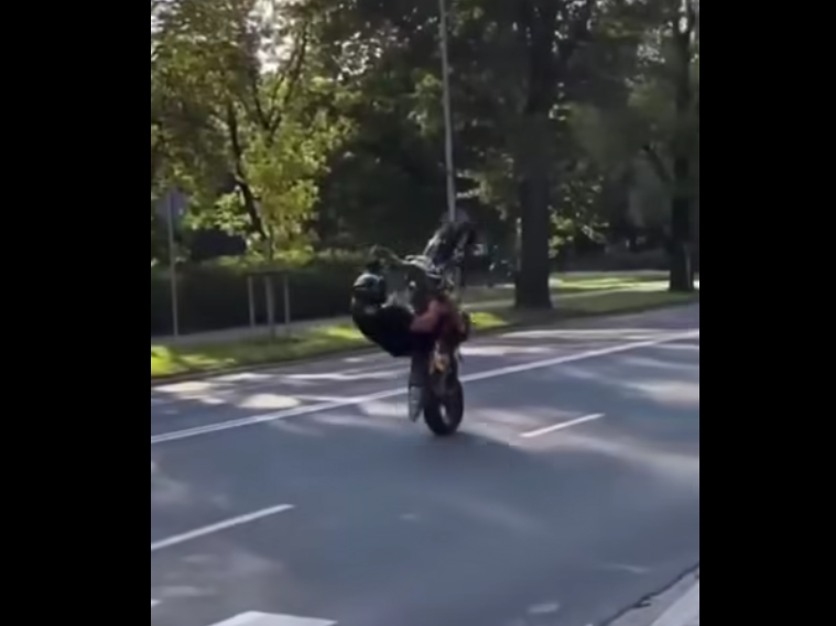 palił gumy w centrum poznania - KMP Poznań