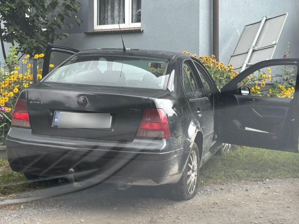 auto ogrodzenie kolizja mołdawianin - Wielkopolska Policja