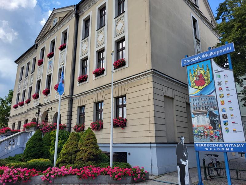 ratusz urząd miasta grodzisk wielkopolski rynek - Alicja Dec - Radio Poznań