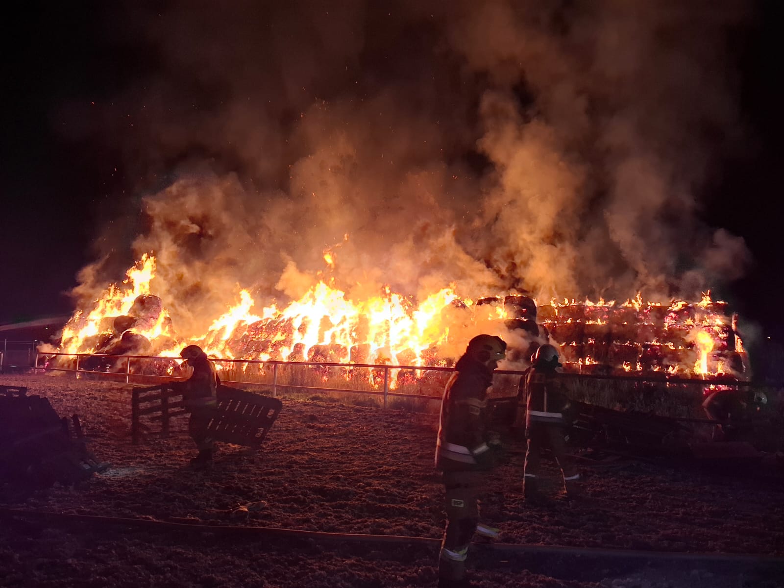 pożar balotów leszno - KM PSP Leszno