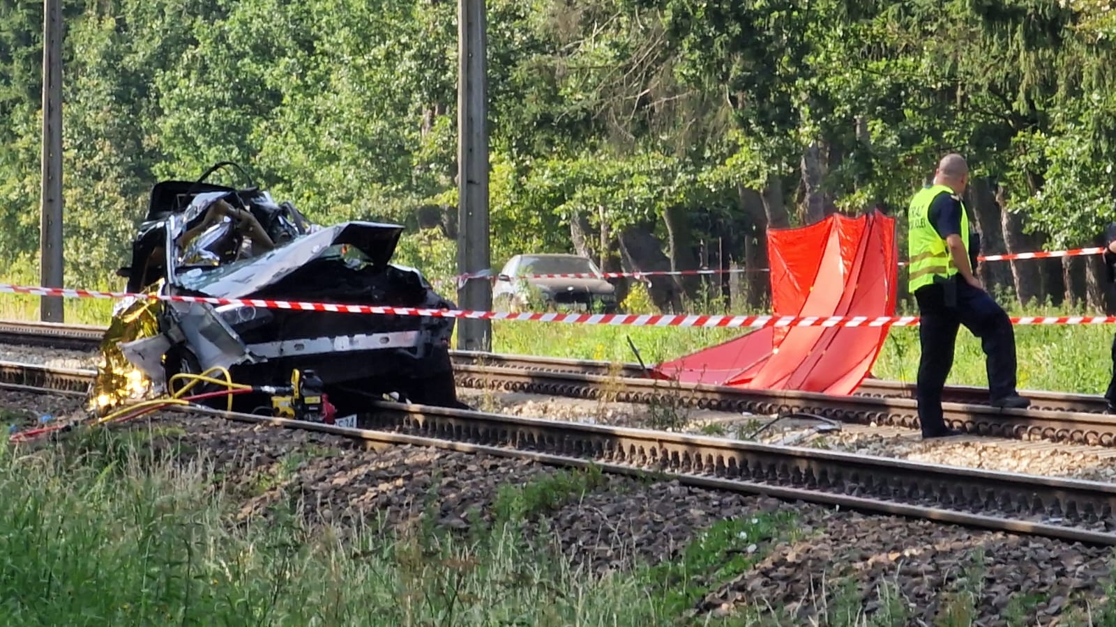 wypadek dachowa pociag uderzył w samochów  - Grzegorz Ługawiak - Radio Poznań