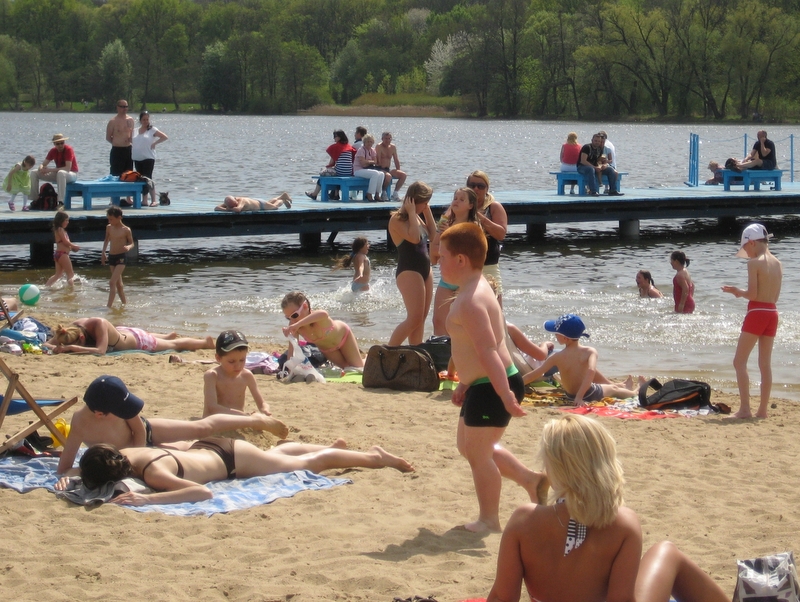Plażowanie nad Rusałką, woda, jezioro - Wojciech Chmielewski