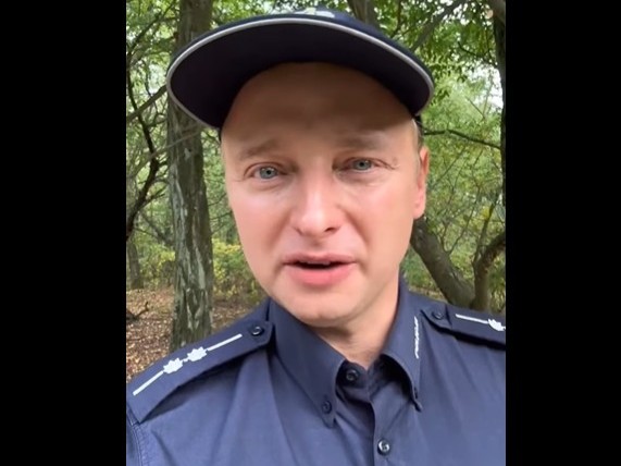 Policjant z "Ojca Mateusza" uczy dzieci bezpieczeństwa szamotuły  - KPP Szamotuły