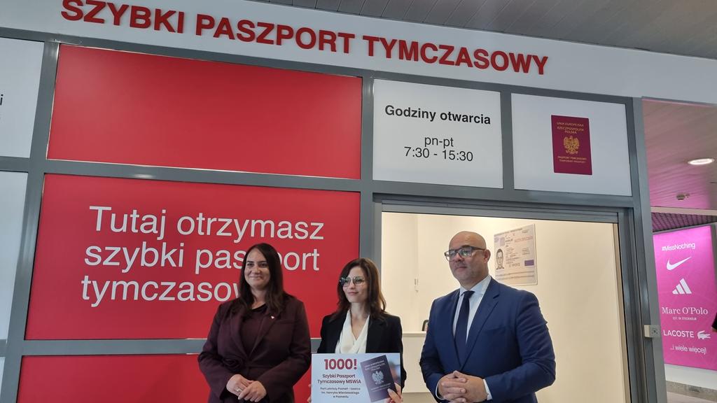 tysięczny paszport ławica punkt paszportowy  - Magdalena Konieczna  - Radio Poznań
