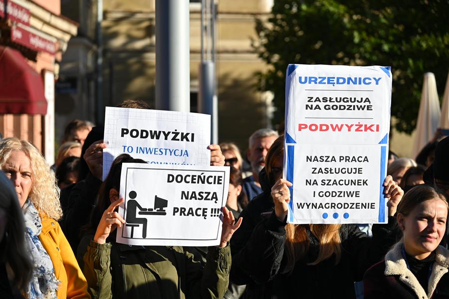 protest urzędnicy urząd miasta kolegiacki - Maciej Trzciński - Radio Poznań