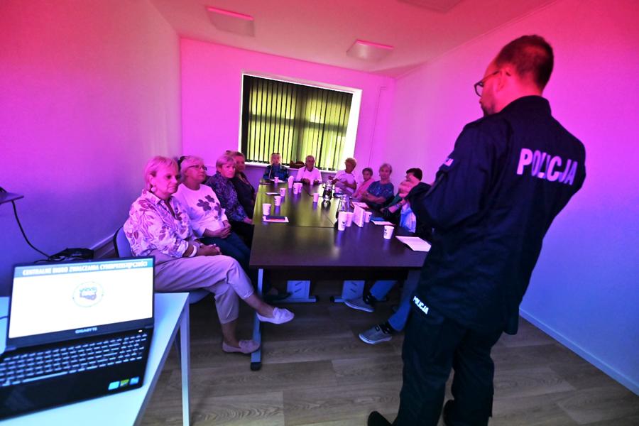 cyberbezpieczeństwo centrum inicjatyw senioralnych - Wojtek Wardejn - Radio Poznań